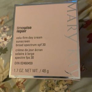 Mary Kay Volu-firm Day Cream